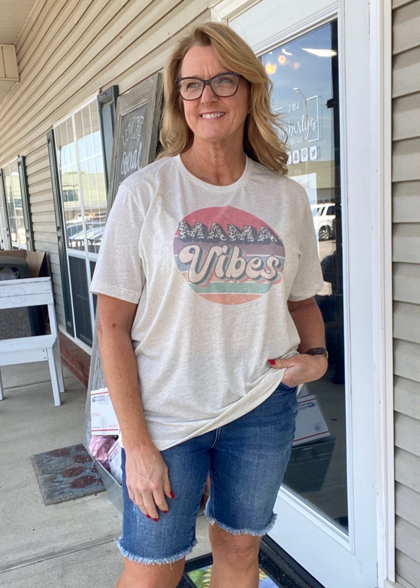 Mama Vibes Graphic Tee - Jimberly's Boutique